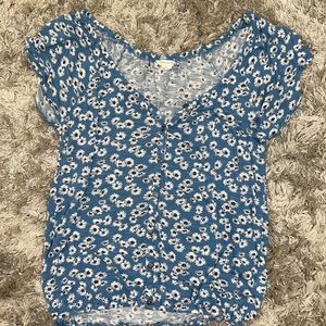 Blue flower ruffly top size small button up